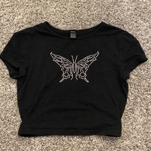 I wore this shirt a lot but I stopped wearing it because it isn’t my style.